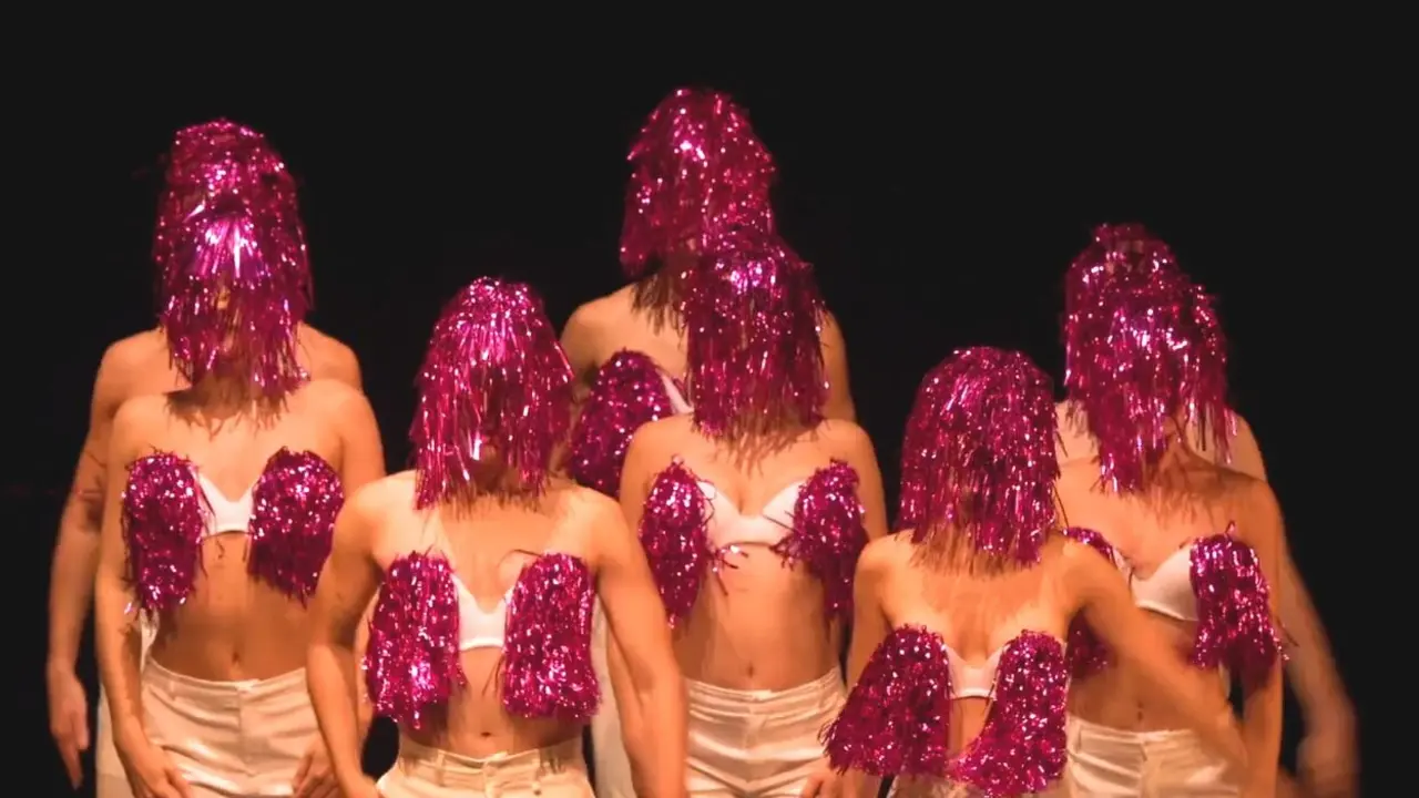 Imagen de la coreografía de 'Pink'.