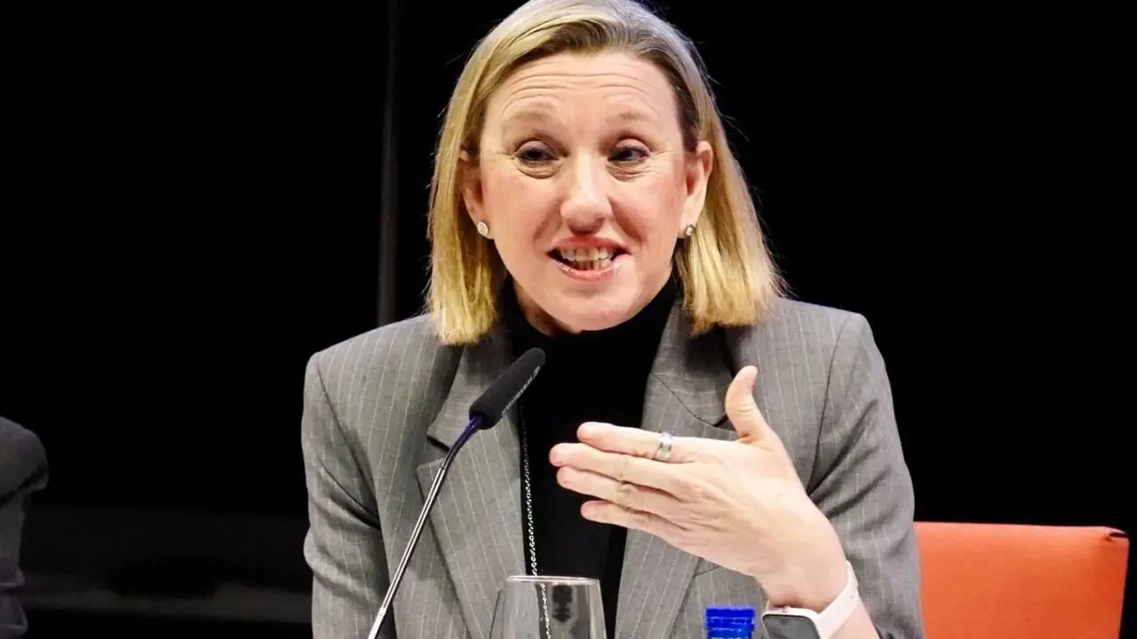 La vicepresidenta de la Junta y consejera de Familia e Igualdad de Oportunidades, Isabel Blanco, preside la reunión del Consejo Regional de la Mujer. Foto: Campillo.