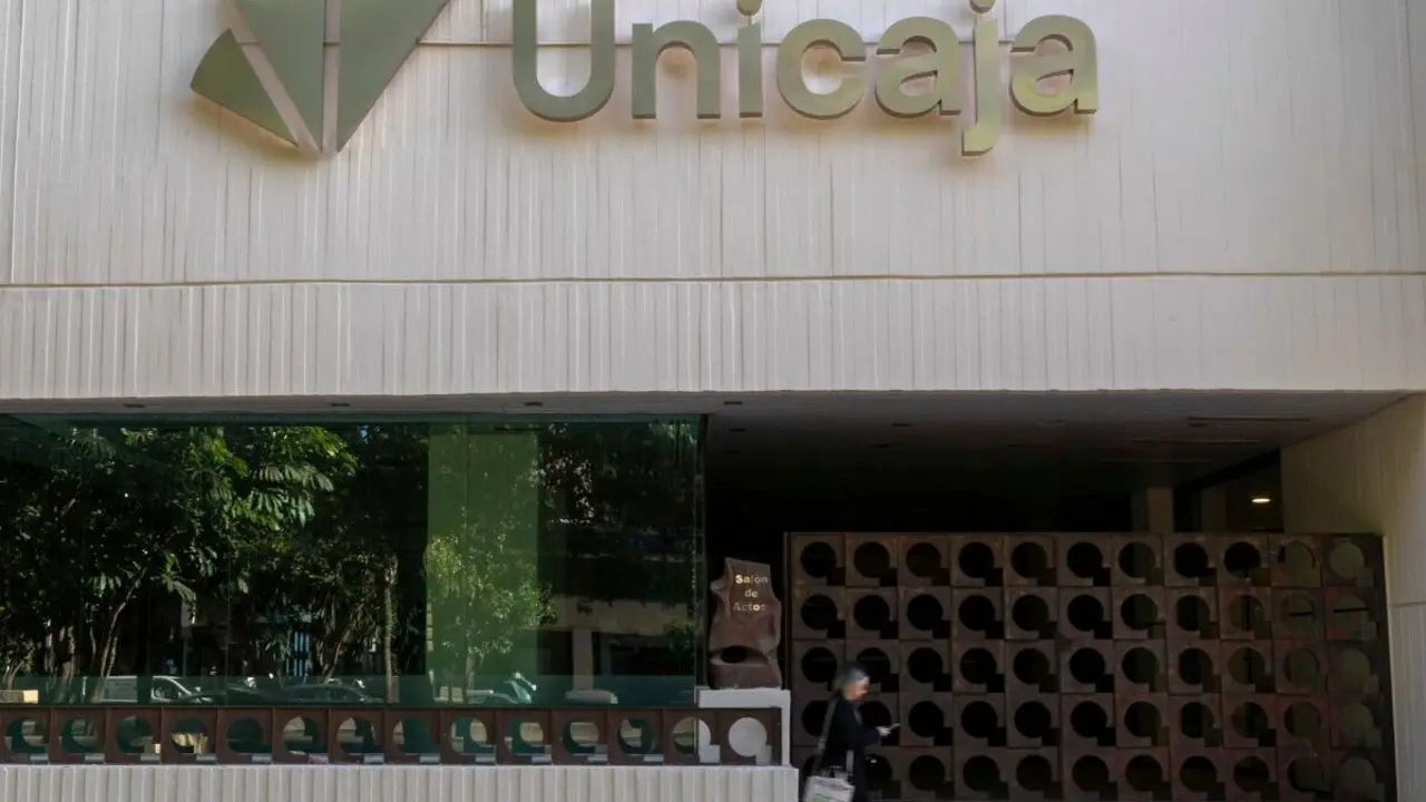 Unicaja se une un año más a la Fundación Adecco en su misión de impulsar el empleo de mujeres en riesgo de exclusión en España.