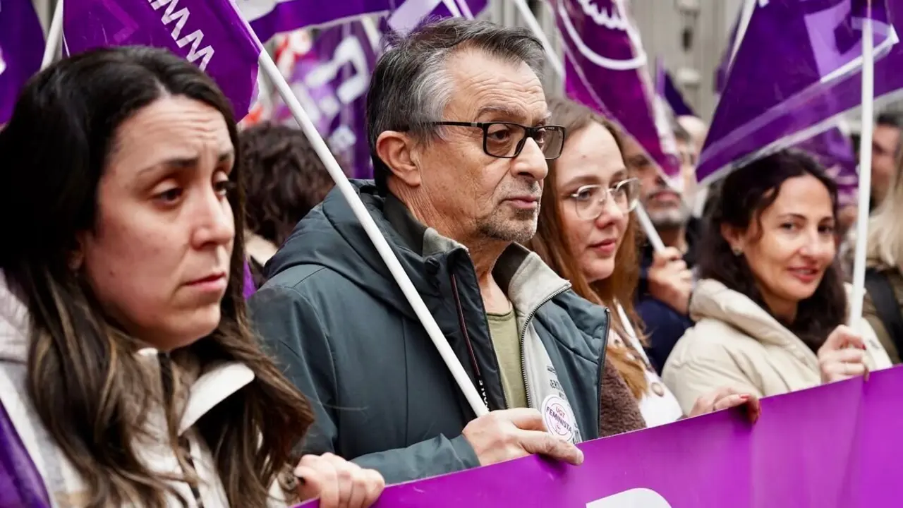 Concentración convocada por CCOO y UGT en León con motivo del Día Internacional de la Mujer