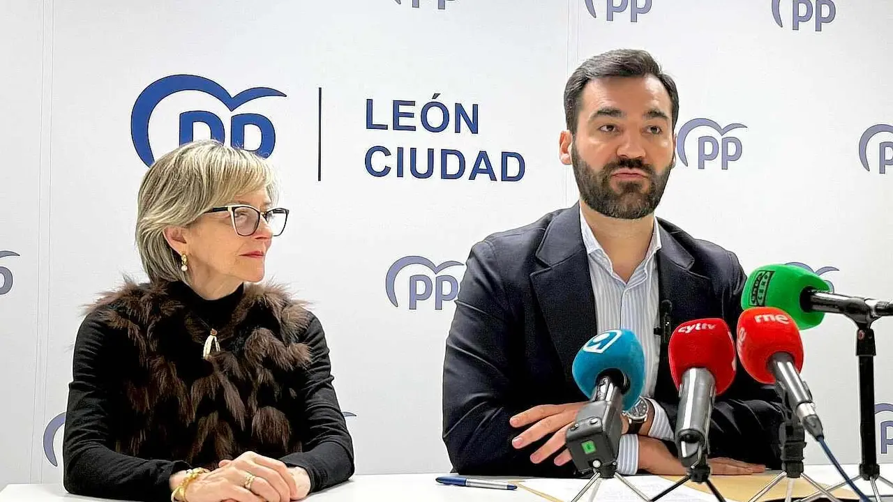 David Fernández, portavoz del PP municipal, durante una rueda de prensa.