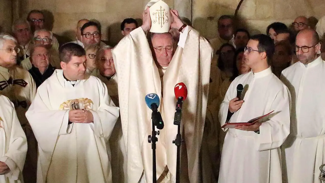 El obispo de León, durante un acto religioso. Foto: Campillo