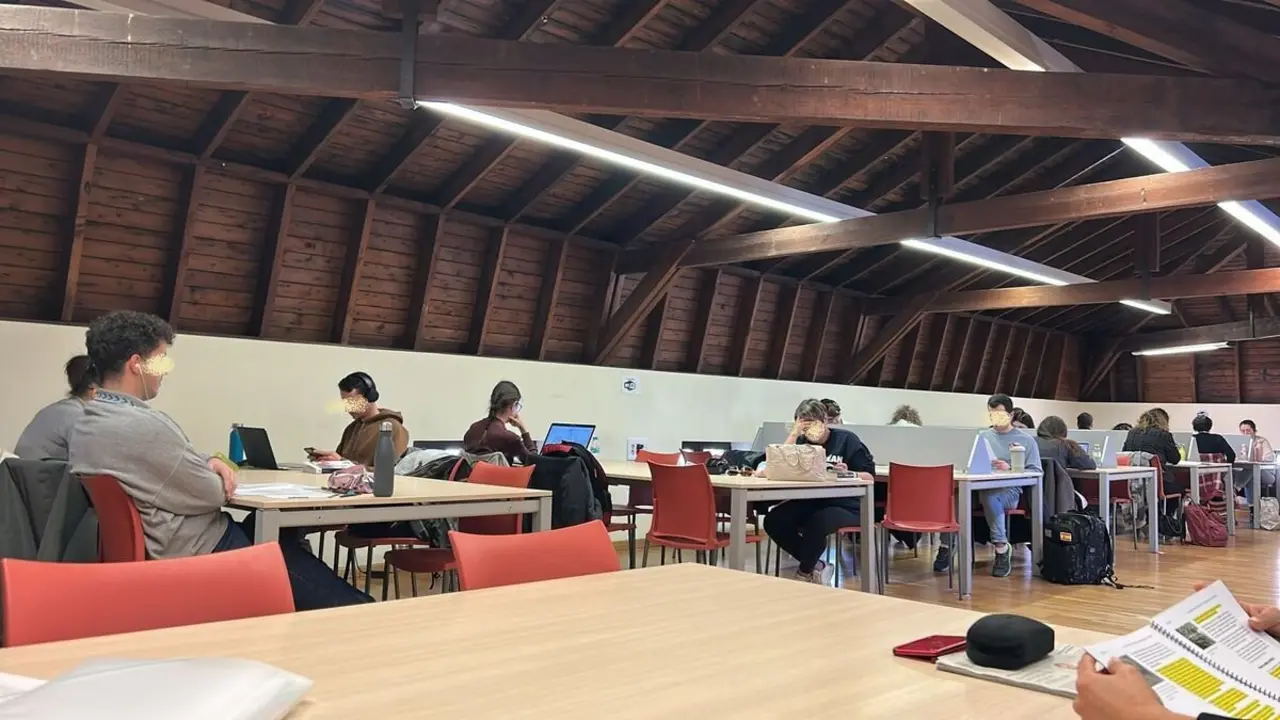 UPL reclama una solución al problema laboral que mantiene cerradas las bibliotecas por las tardes.