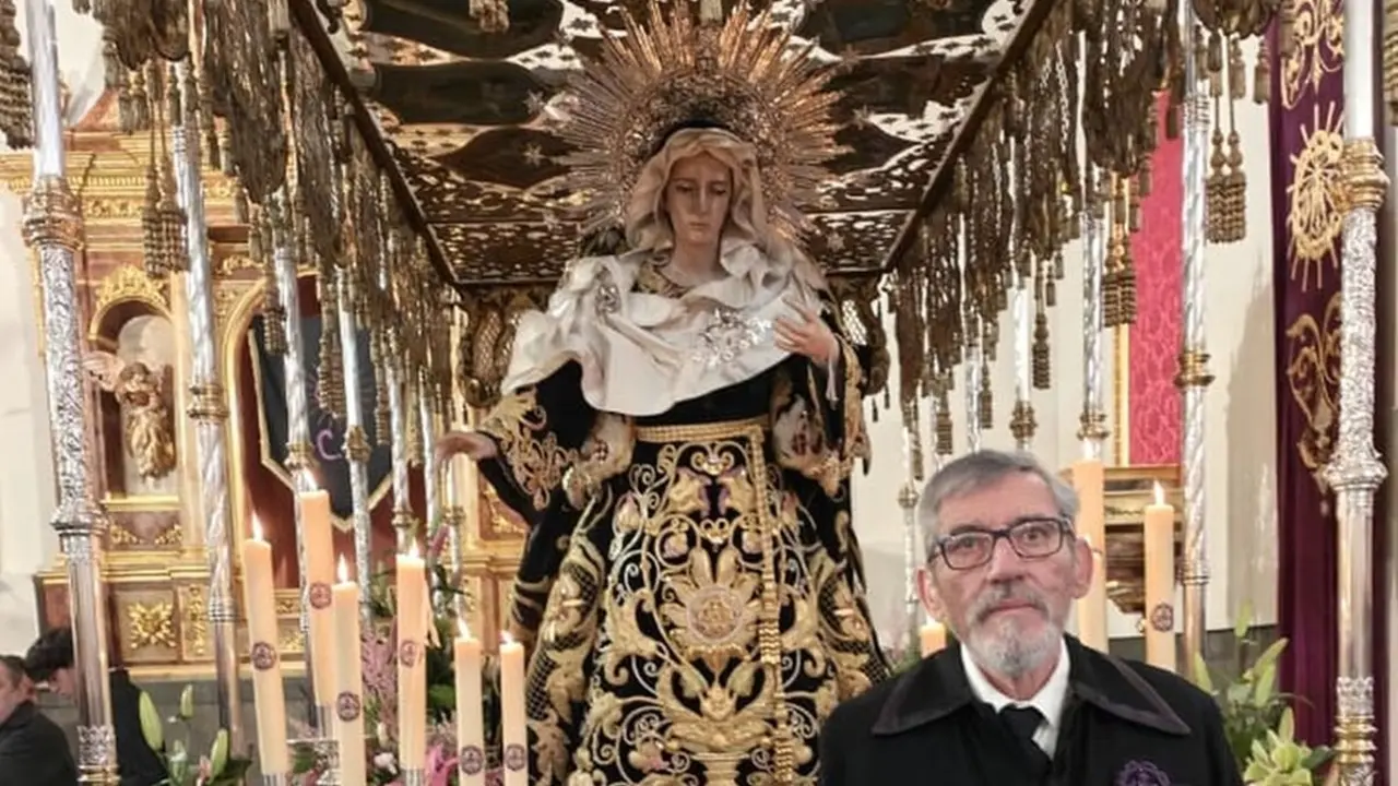 Antonio González junto a la Dolorosa.2