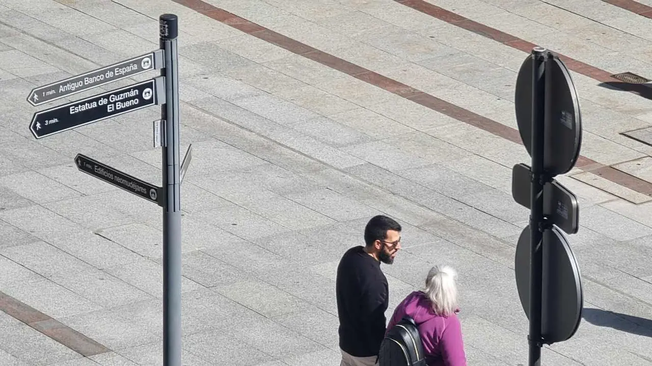 El nuevo contrato afecta, entre otros aspectos, a la señalización vertical en la ciudad.