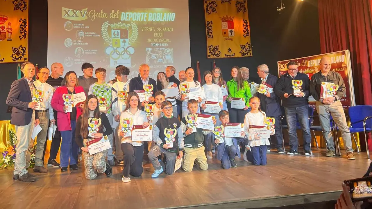 La Robla mantiene y promueve su actividad deportiva y lo hace a lo largo de todo el año. Sin embargo, como cada ejercicio, el punto de reconocimiento llega con la la Gala del Deporte Roblano que en esta ocasión ha llegado a su XXV edición.