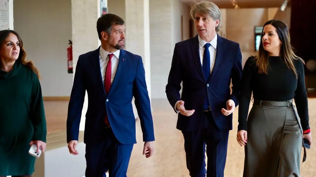 Declaraciones del secretario general del PSOECyL, Carlos Martínez, tras el discurso del presidente de la Junta en el debate de política general de la Junta de Castilla y León en las Cortes