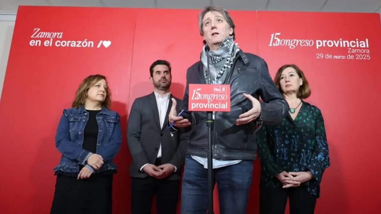 El líder socialista arropa a Antidio Fagúndez en su reelección como secretario general del PSOE de Zamora.