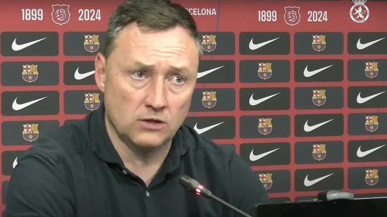 Llona, durante la rueda de prensa tras el partido.