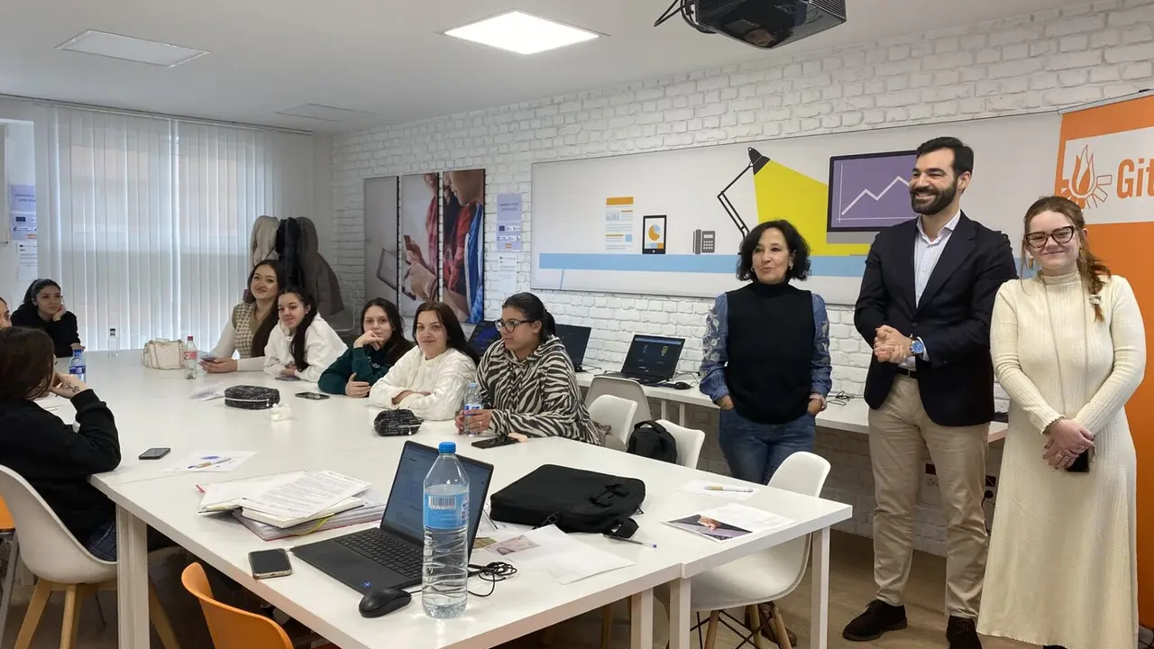 El PP municipal visita la Fundación Secretariado Gitano.