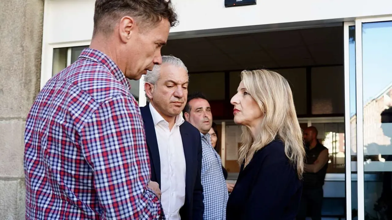 La vicepresidenta, junto al alcalde de Villablino y el delegado del Gobierno. Fotos: Campillo