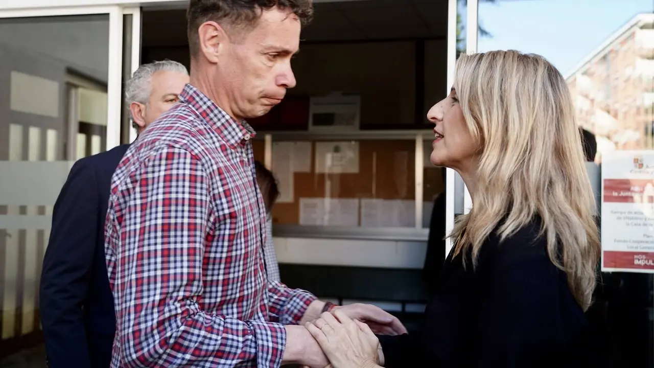 La vicepresidenta segunda del Gobierno, Yolanda Díaz, se reúne con el alcalde  de Villablino, Mario Rivas. Representantes de la Junta, igualmente, se han desplazado a la capital lacianiega. Fotos: Campillo