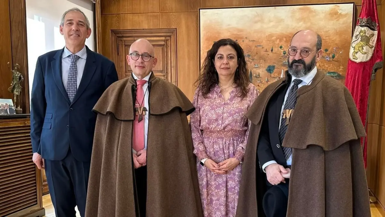 Reunión del Ayuntamiento de León con la Cofradía del Santísimo Cristo de la Expiración y del Silencio.