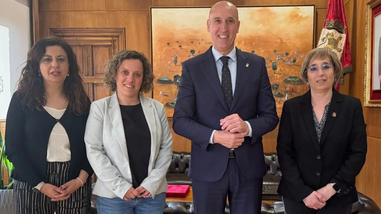 Reunión del Ayuntamiento de León con la Cofradía de la Agonía de Nuestro Señor.