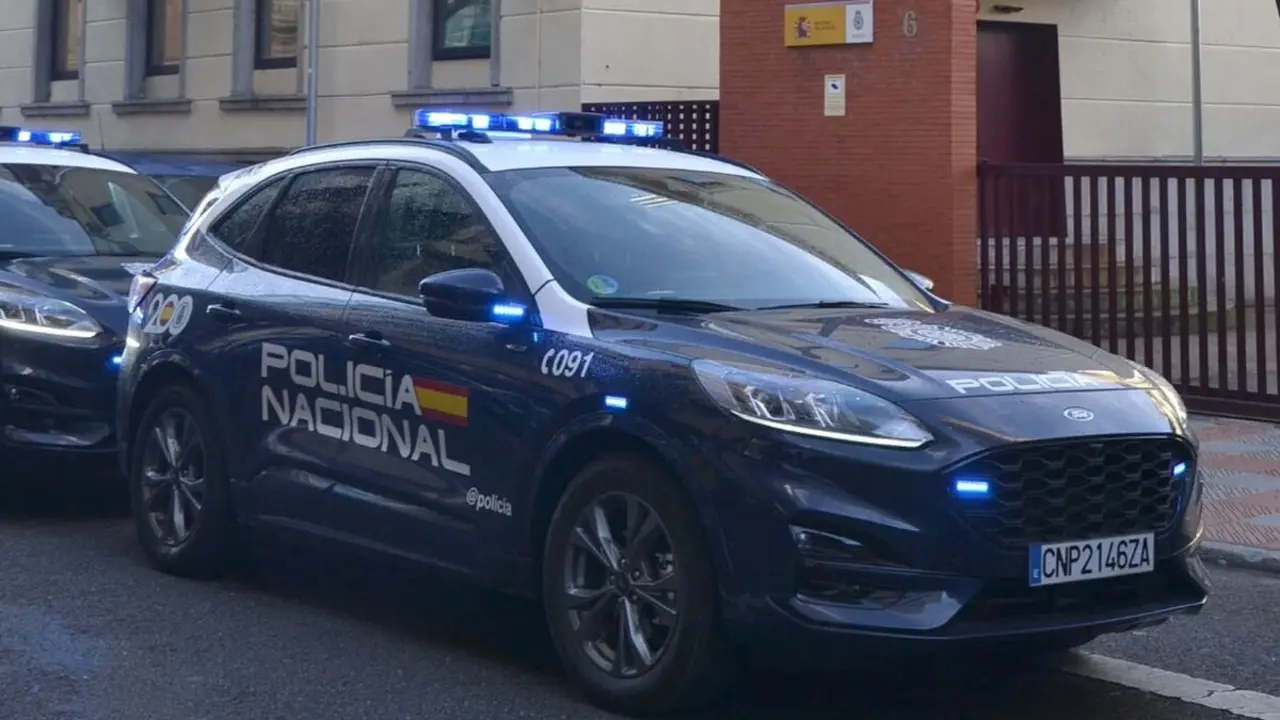 La Policía Nacional de León y Ponferrada, en un operativo conjunto, detiene a dos varones y una mujer por delitos de detención ilegal y lesiones.