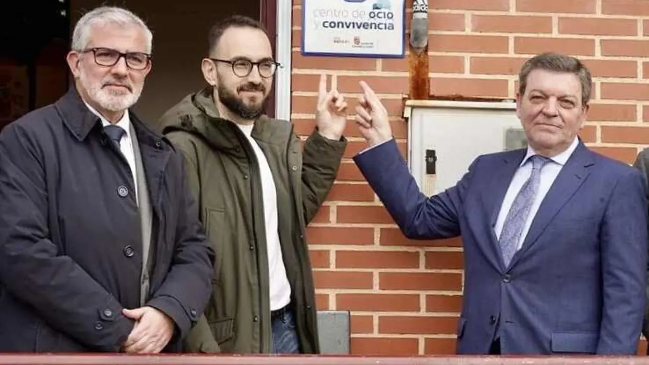 El consejero de la Presidencia, Luis Miguel González Gago, presenta la convocatoria de ayudas para el mantenimiento de bares y centros de ocio en pequeños pueblos de Castilla y León. Fotos: Campillo