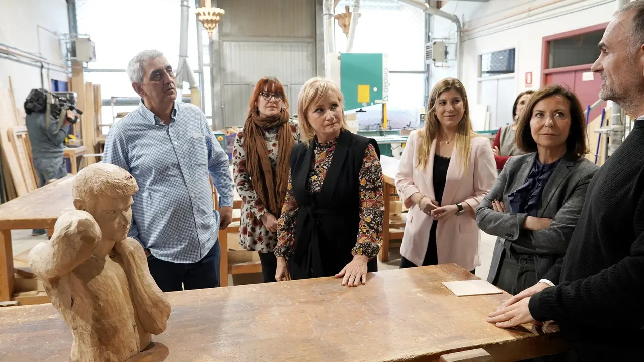 La consejera de Industria, Comercio y Empleo, Leticia García, visita el Centro de Artesanía de Castilla y León con motivo de la celebración de los ''Días Europeos de la Artesanía''. Foto: Miriam Chacón.