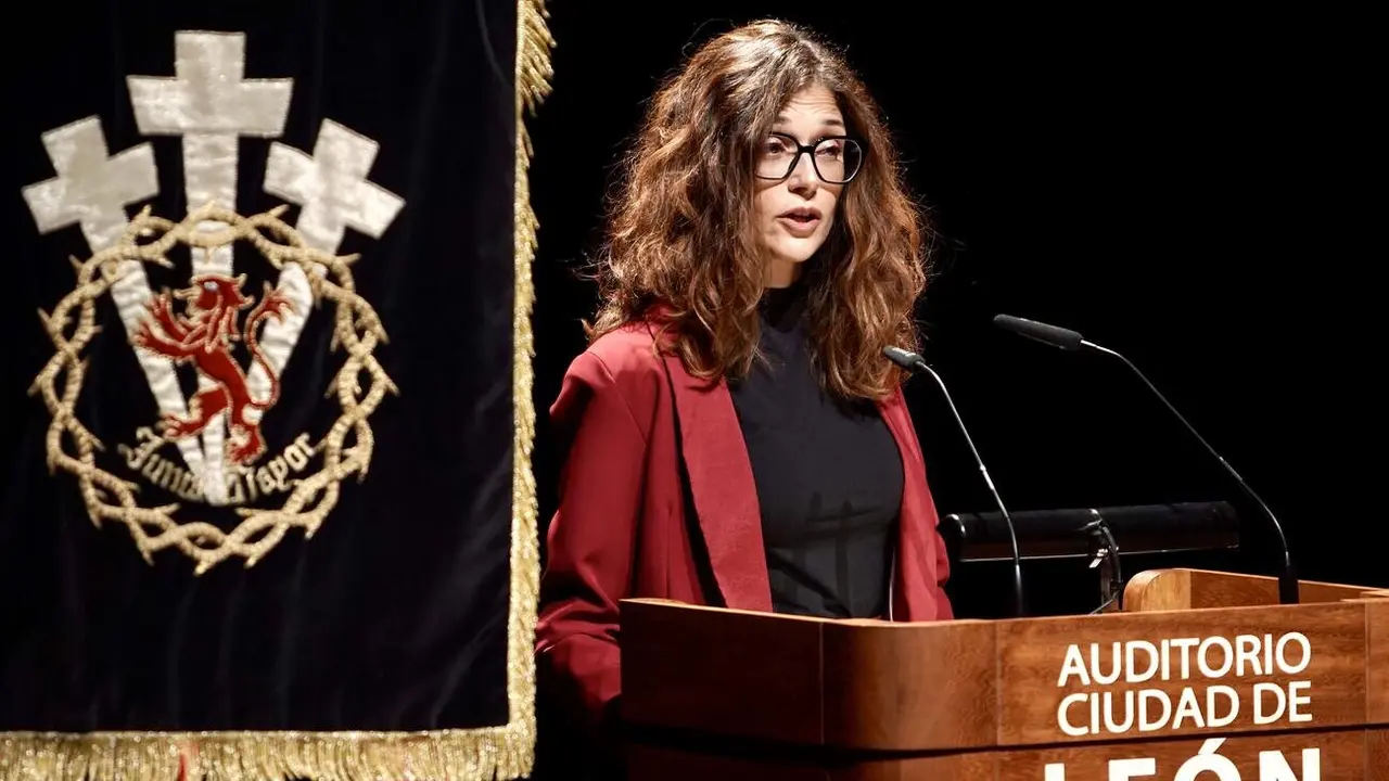 Marta Franco López proclama el Pregón Oficial de la Semana Santa de León. Fotos: Campillo