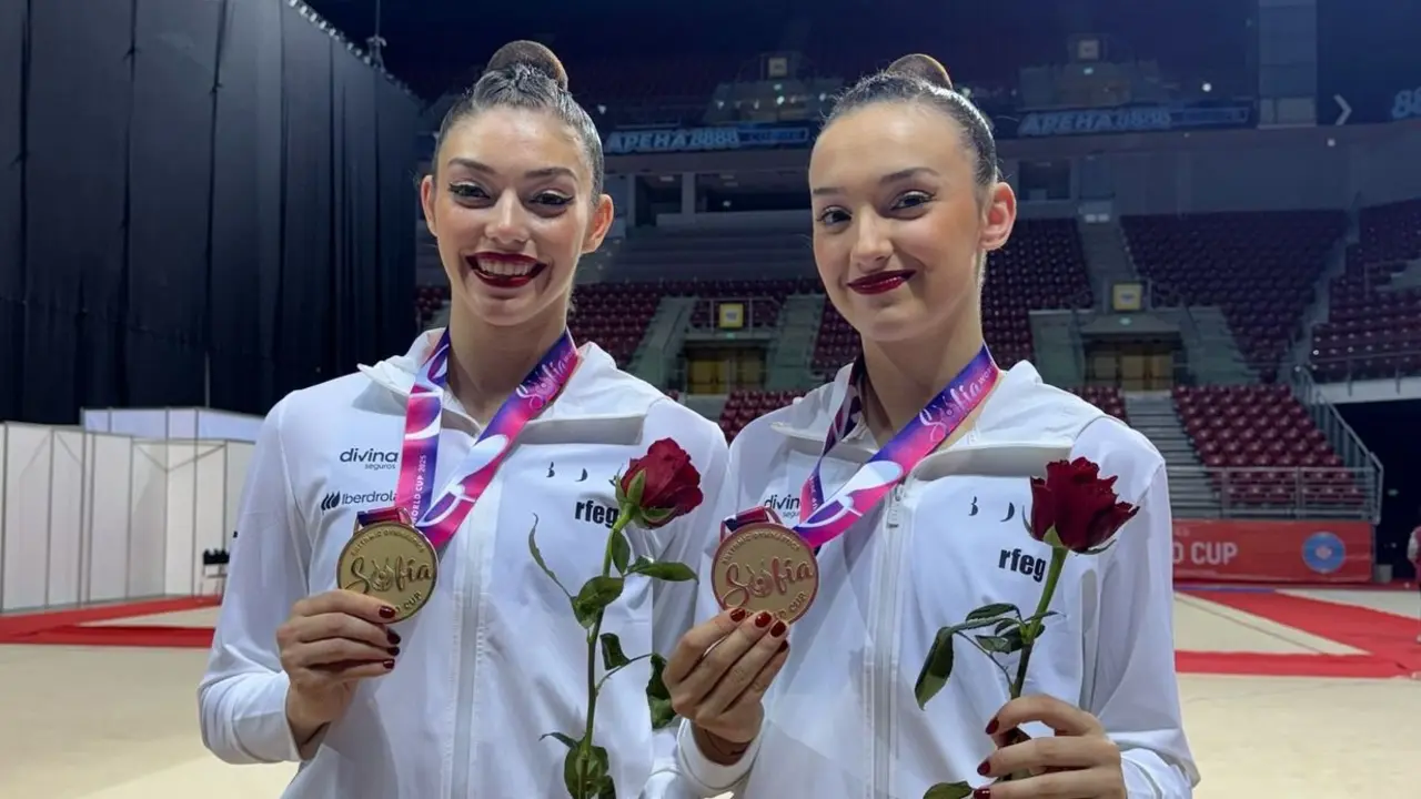 Andrea Fernández y Andrea Corral ayudan a España a ganar en la Copa del Mundo.
