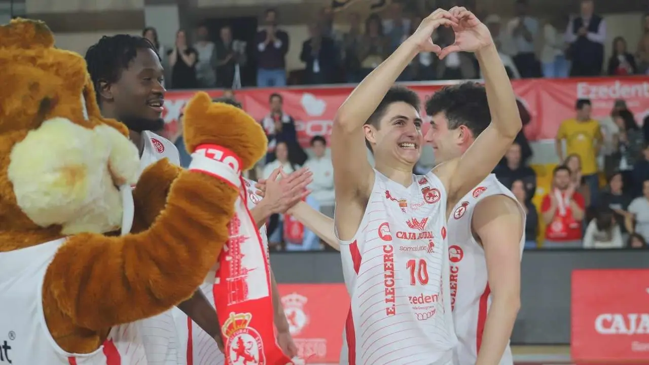 La Cultural y Deportiva Leonesa de Baloncesto sigue escribiendo una historia para el recuerdo en su estreno en la Segunda FEB y ya está en los playoff. Fotos: Isaac Llamazares