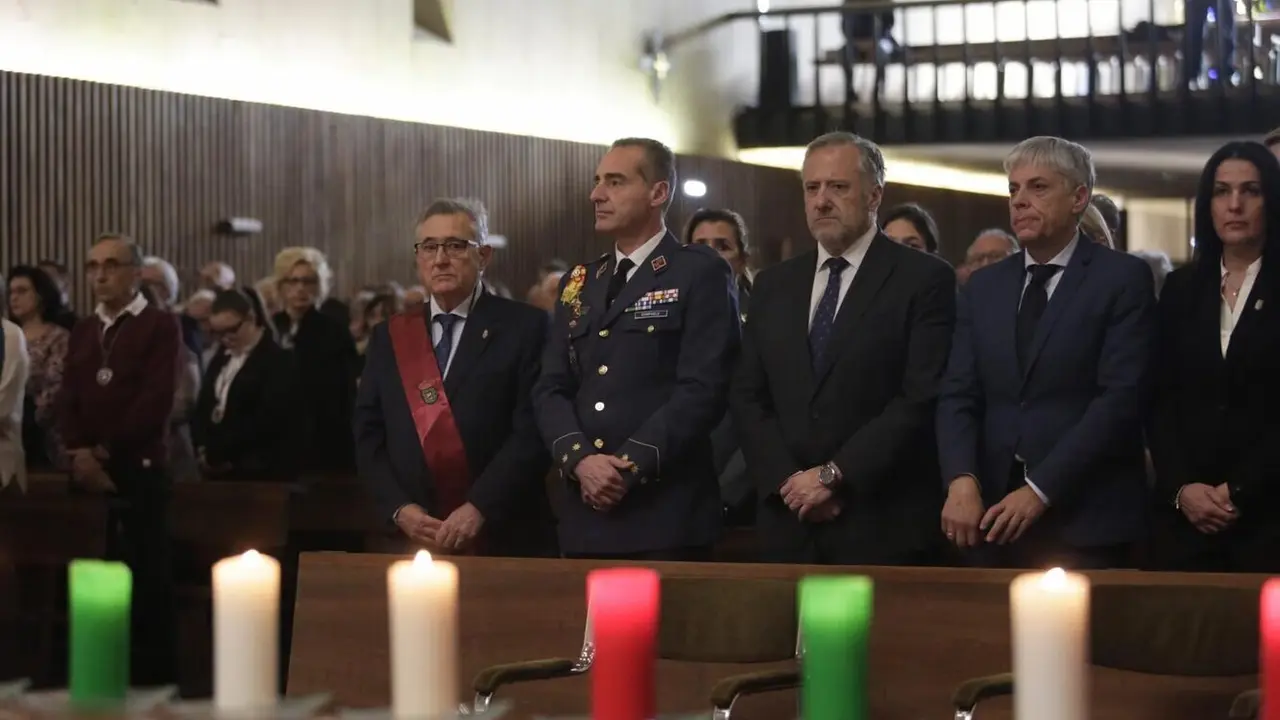 La Semana Santa leonesa vivió este domingo su prólogo con la celebración de la Plegaria a la Virgen del Camino 2025, una cita que cada año reúne a fieles, autoridades y cofradías en la Basílica de la Virgen del Camino.