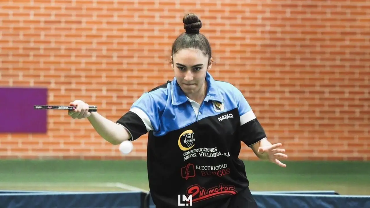 Lucía González nos comparte una foto jugando al tenis de mesa.
