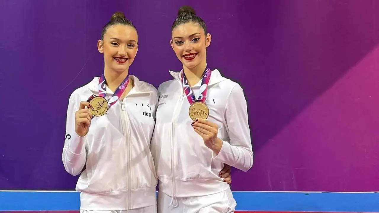 Andrea Fernández y Andrea Corral vuelven a subir a lo más alto del podio de la Copa del Mundo.