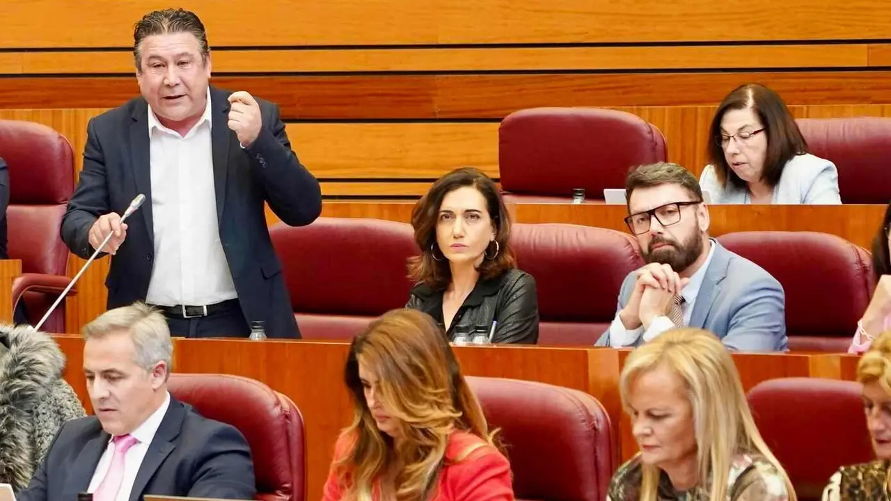 Luis Mariano Santos (UPL) interpela al presidente de la Junta.