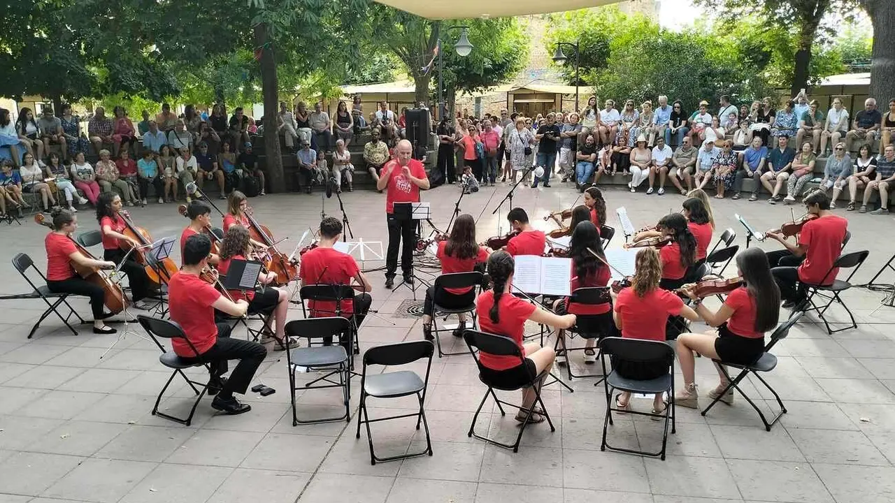 Valencia de Don Juan celebra un nuevo curso que reunirá a un centenar de músicos.