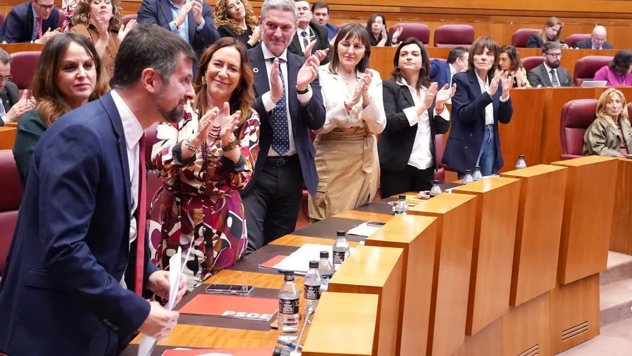 El portavoz socialista Luis Tudanca en el Pleno de las Cortes.