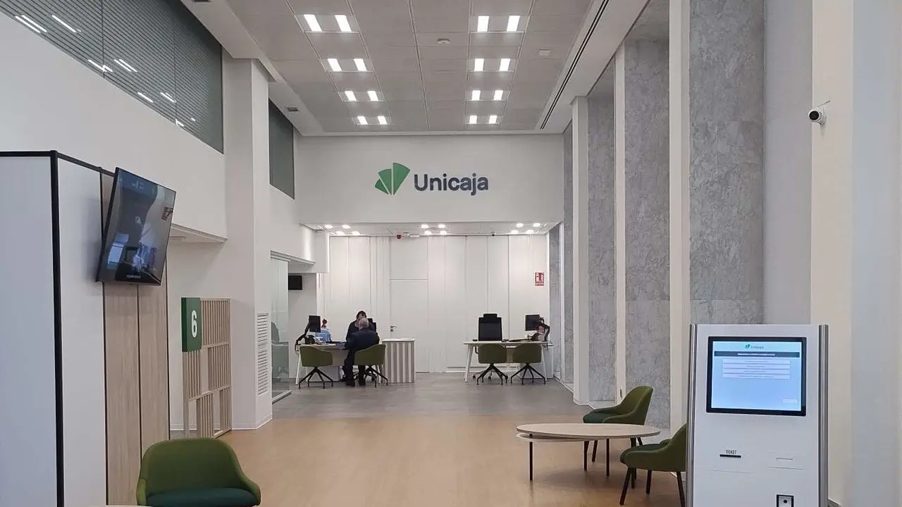 Unicaja impulsa a los autónomos con préstamos preconcedidos para el pago de impuestos.