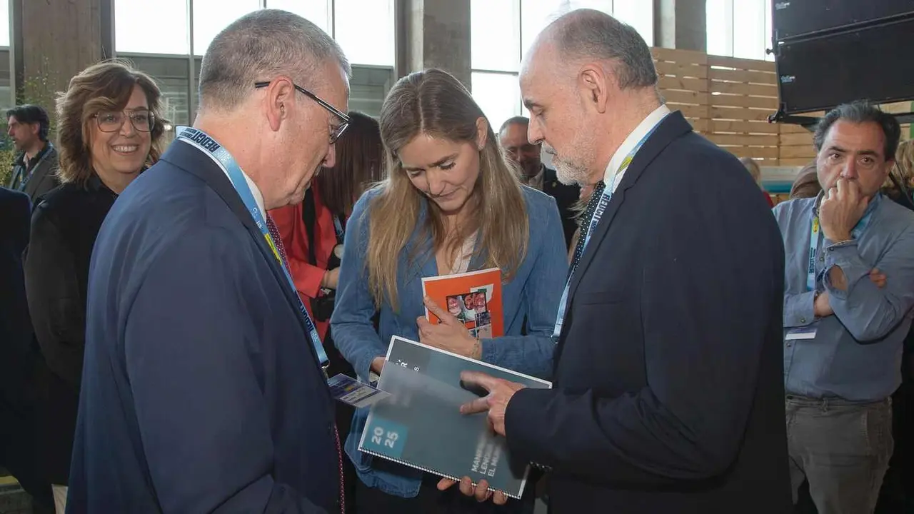 Sara Aagesen junto a Javier Sánchez Oliva, este viernes, en Ponferrada.