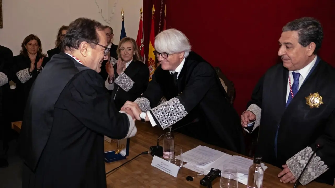 Fernando Rodríguez Santocildes toma posesión como presidente de la abogacía de Castilla y León