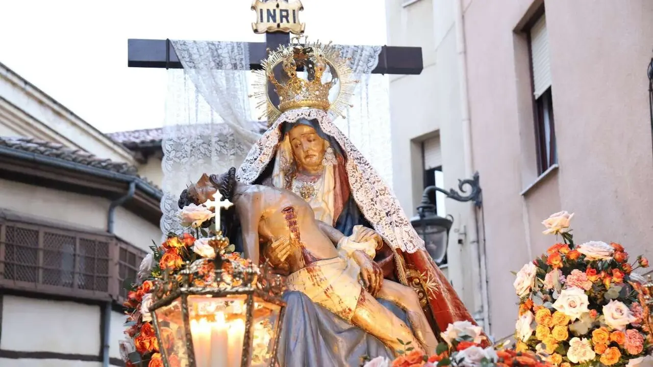 Heraldo de León y Canal 9 ofrecen la apertura de la Semana Santa de León en directo. En vídeo, resumen del acto procesional. Foto: Isaac Llamazares