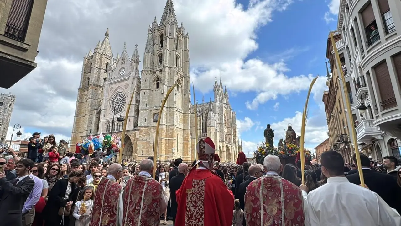 Procesión del Domingo de Ramos en León.