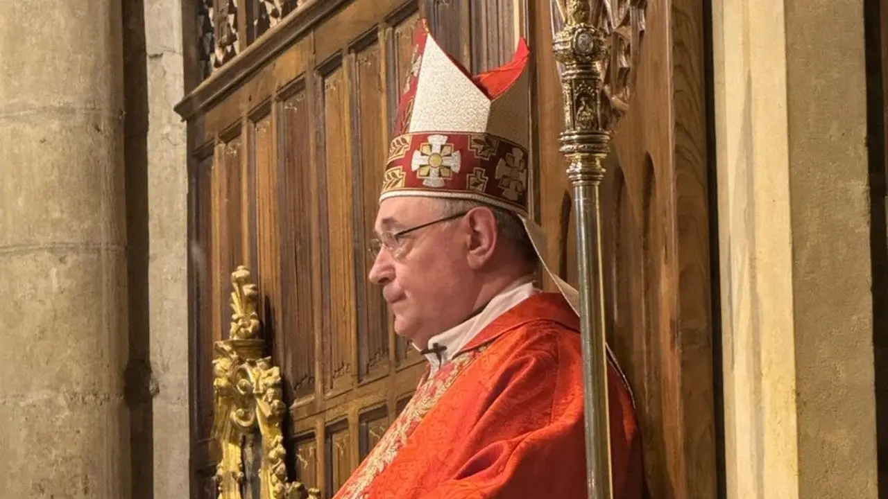 El obispo de León, durante la celebración de un acto eclesiástico.