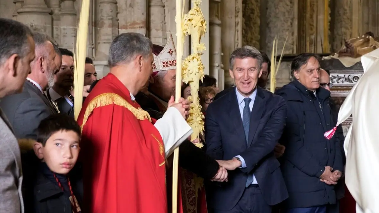 Procesión del Domingo de Ramos en Salamanca. Asisten, el presidente del Partido Popular, Alberto Núñez Feijóo, y el presidente de la Junta, Alfonso Fernández Mañueco. Fotos: Jesús Formigo.