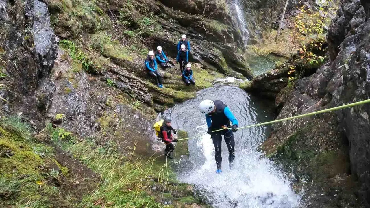 Imagen de actividades de aventura en la naturaleza.