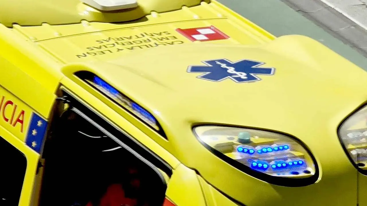 Imagen de una ambulancia de Emergencias Sacyl.