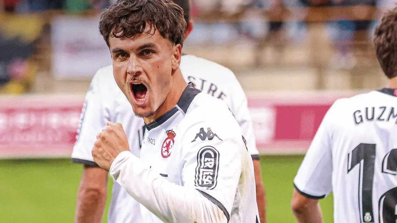 Ant&oacute;n Escobar, celebra uno de sus goles en el Reino de Le&oacute;n.