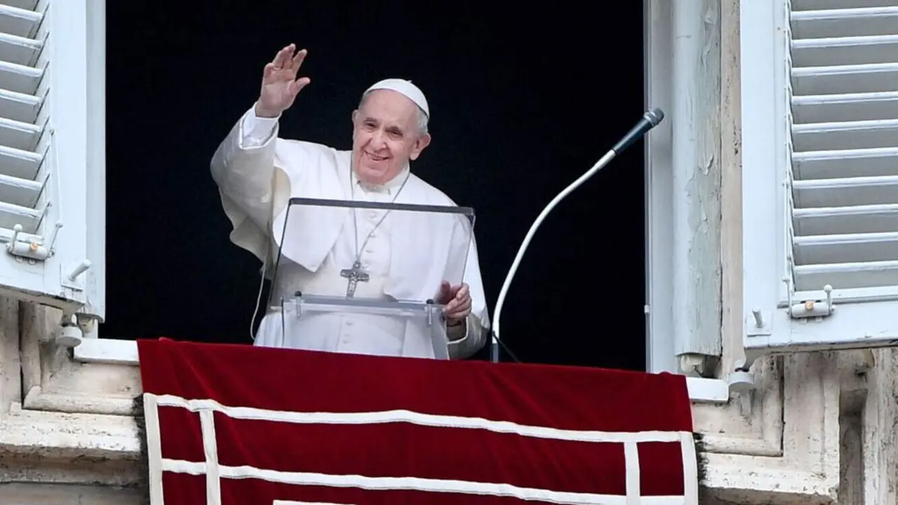 Luto por la muerte del Papa Francisco.