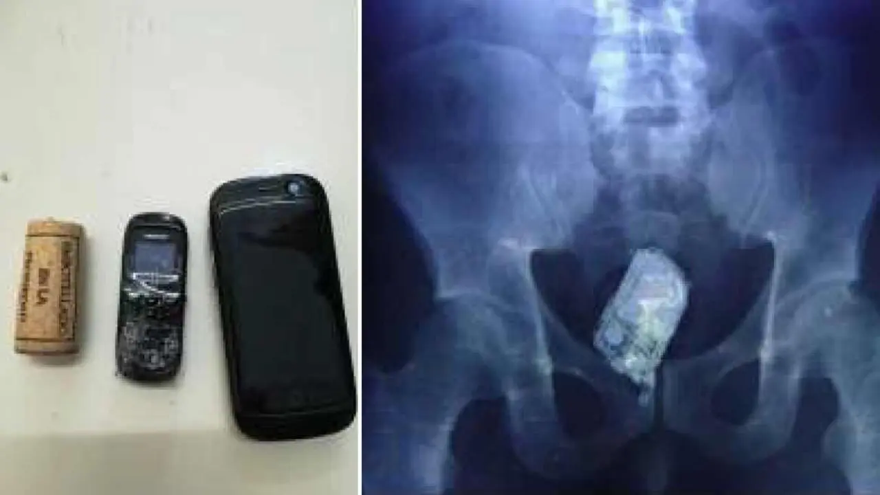 Imagen de teléfonos móviles incautados en comparación con el tamaño de un corcho y métodos para introducirlos en la prisión en una imagen aportada por Acaip.