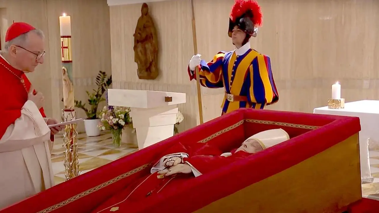 Velatorio por el Papa Francisco en la antesala de que su cuerpo pudiera ser visitado por los fieles.
