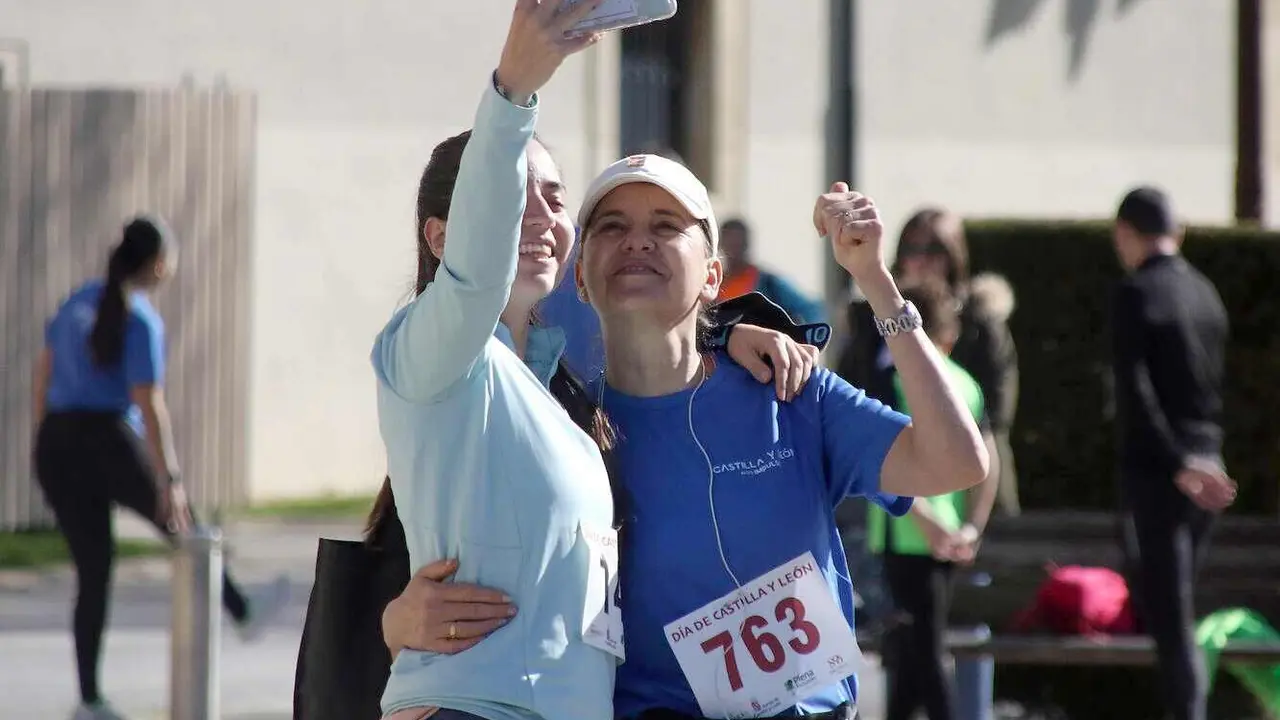 Una carrera y una marcha solidarias apoyan la labor de Asprona y Aspace. Fotos: Peio García