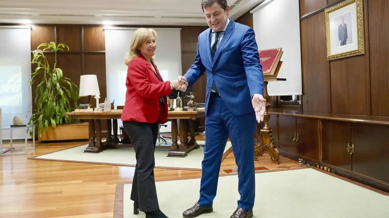 El presidente autonómico se reúne con Ana del Ser, recientemente nombrada presidenta del Alto Tribunal regional, para reafirmar la cooperación entre Gobierno y Justicia.