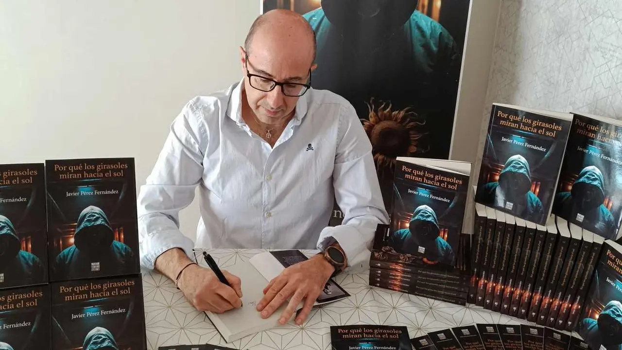 Javier Perez, durante una firma de libros.