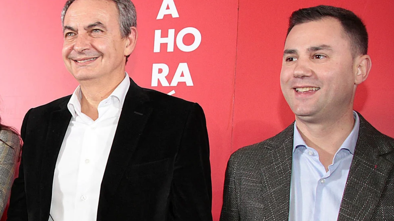 Zapatero, junto a Cendón, durante una cita electoral en León.
