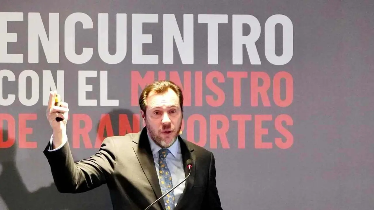 Encuentro con el ministro de Transportes y Movilidad Sostenible, Óscar Puente, que habla sobre ''El futuro de las infraestructuras en Castilla y León'', organizado por El Norte de Castilla. Foto: Ical