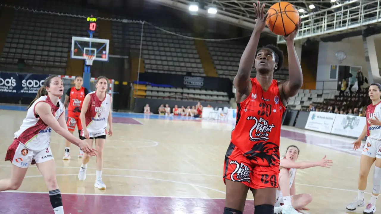 El Mipelletymas cierra temporada con un intenso partido en el Palacio ante el líder, el Bosonit Unibasket (62-64). Fotos: Isaac Llamazares