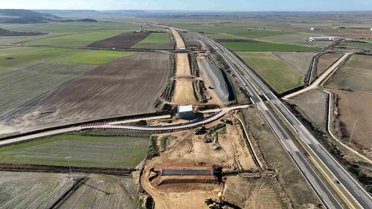 Obras de la Línea de Alta Velocidad Palencia-Cantabria. Foto: Adif.